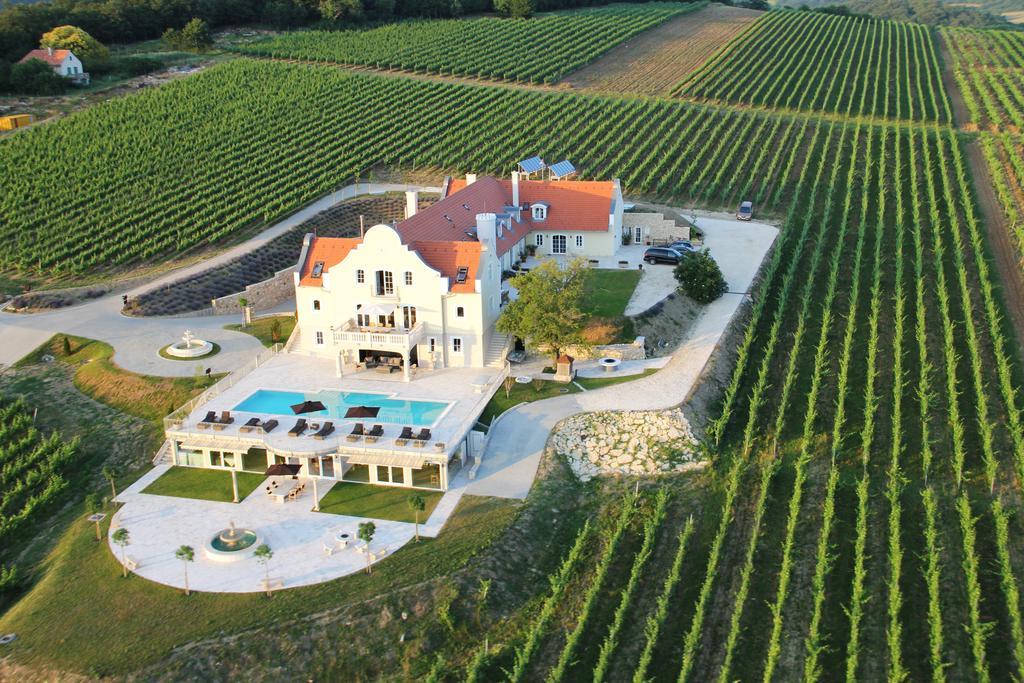Liszkay Borkuria Monoszlo Exterior foto