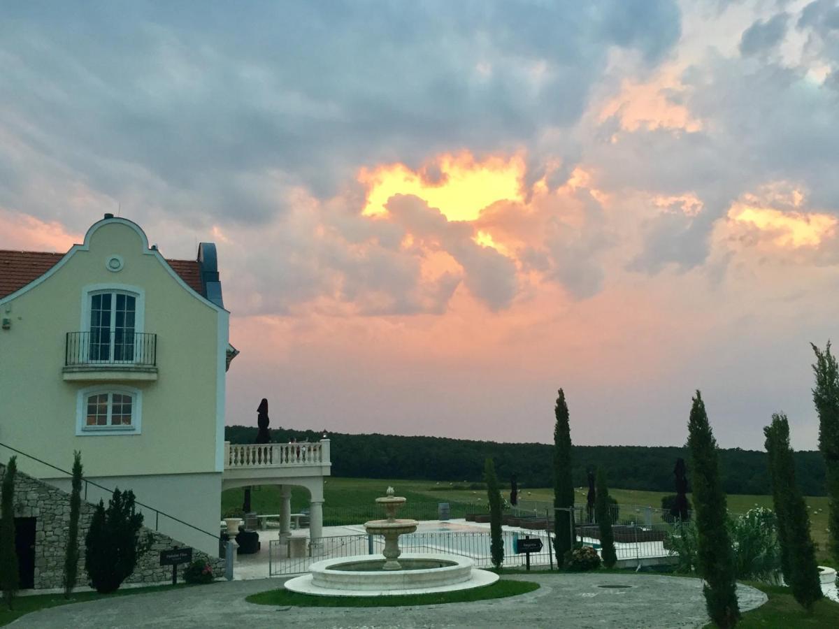 Liszkay Borkuria Monoszlo Exterior foto